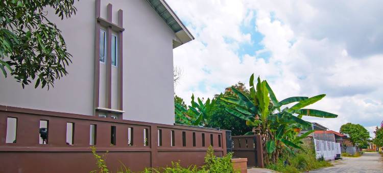 O酒店普特里伊斯兰旅馆靠近SPBU林博潘长(Hotel O Putri Guest House Syariah Near Spbu Rimbo Panjang)图片