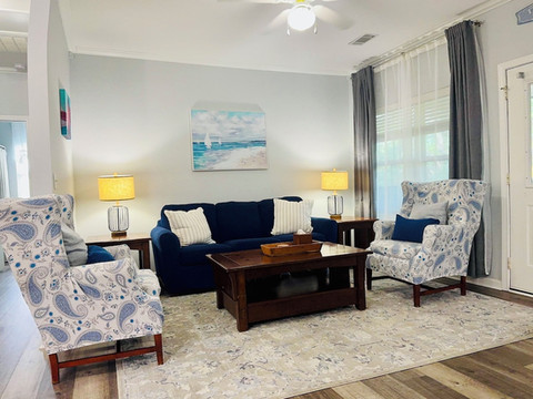 2nd Floor Walk-up.  Close to Wedding Venues, Restaurants and More!