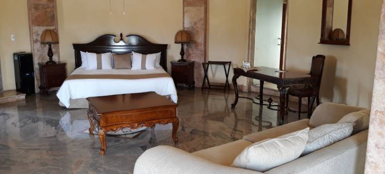 洛瑞安俱乐部酒店(The Lorian Club)图片