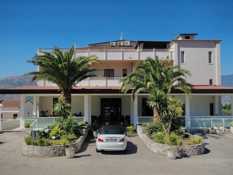 瓦利斯迪亚酒店