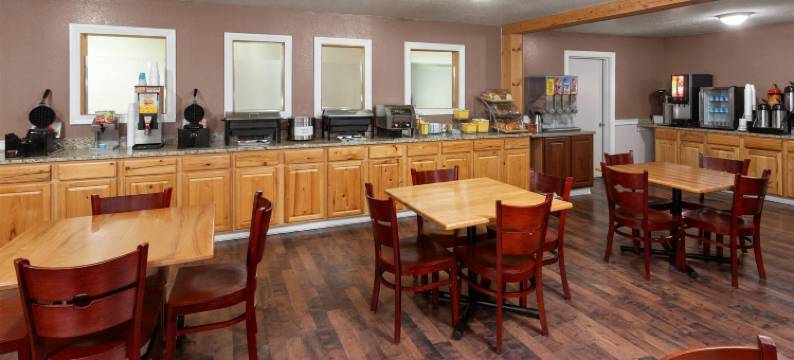 马尼斯蒂温德姆呗盟酒店(Baymont by Wyndham Manistee)图片