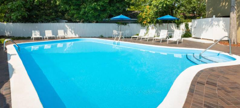 特拉弗斯城温德姆速8酒店(Super 8 by Wyndham Traverse City)图片