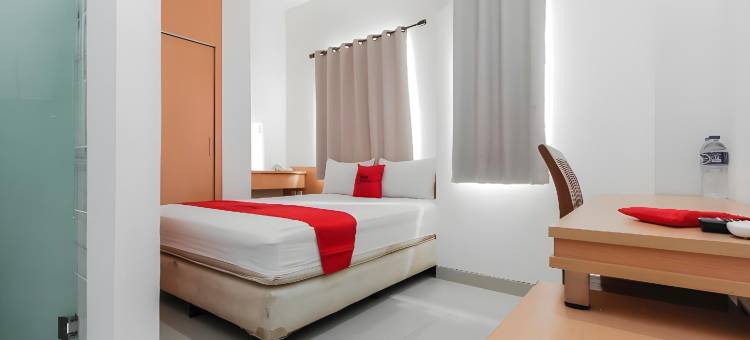 红多兹高级酒店-靠近勿加泗银河购物中心(RedDoorz Plus Near Galaxy Bekasi)图片