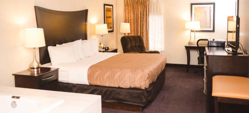 埃姆斯会议中心近 ISU 校园凯艺套房酒店(Quality Inn & Suites Ames Conference Center Near Isu Campus)图片