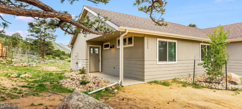 罗基山的宁静 2卧室联排别墅 by RedAwning(Serenity in the Rockies 2 Bedroom Townhouse by RedAwning)图片