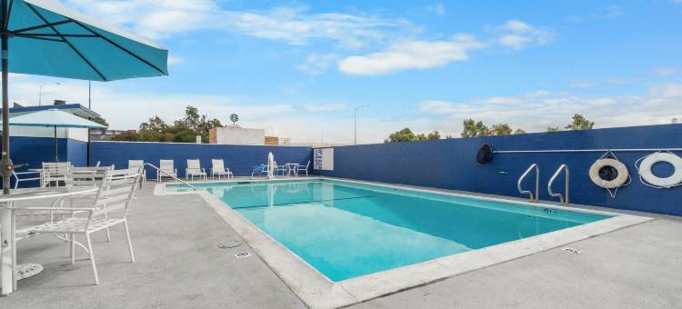 波莫纳费尔普莱克斯温德姆酒店(Travelodge by Wyndham Fairplex Pomona)图片