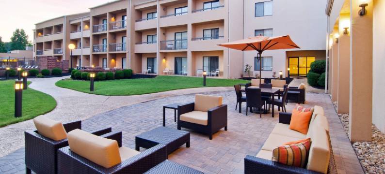 亨茨维尔大学大道万怡酒店(Courtyard Huntsville University Drive)图片