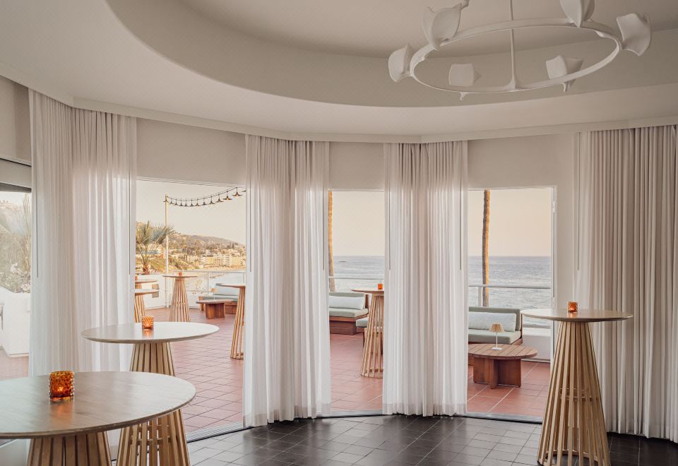 Casa Loma Beach Hotel Hotel Overview