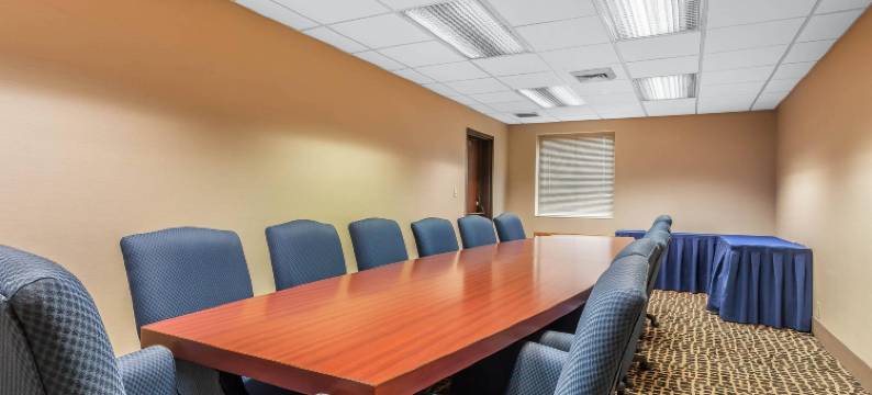 克里夫兰机场舒适酒店(Comfort Inn Cleveland Airport)图片