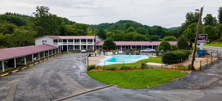Oyo劳埃德河畔乡村旅馆(Lloyd's on the River Country Inn by OYO)图片