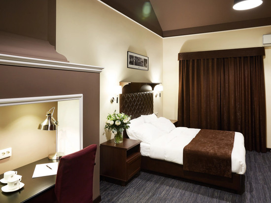11 Hotel & Garden