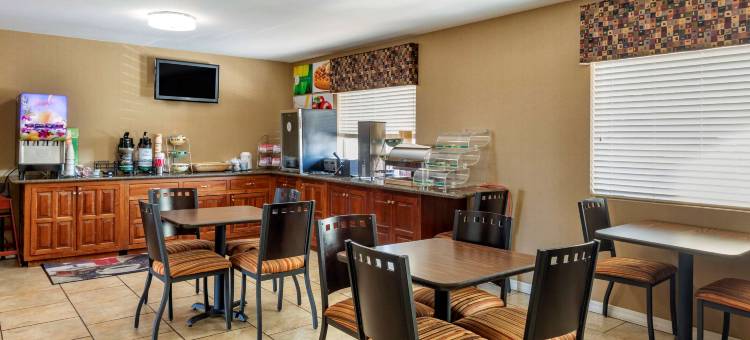 拉塞尔维尔I-40凯艺酒店(Quality Inn Russellville I-40)图片