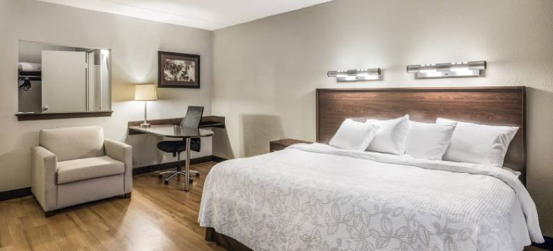 波士顿沃本伯灵顿红顶PLUS酒店(Red Roof Plus+ Boston - Woburn/ Burlington)图片