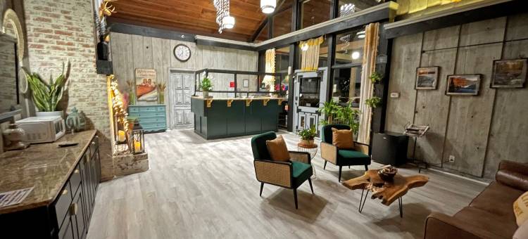 布罗肯鲍查尔斯韦斯利汽车旅馆(Charles Wesley Motor Lodge Downtown Broken Bow- Hochatown)图片