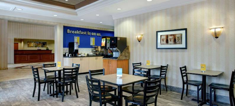 科灵伍德戴斯套房酒店(Days Inn & Suites by Wyndham Collingwood)图片