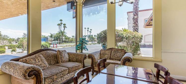 峡谷湖梅尼菲西罗德威套房酒店(Rodeway Inn & Suites Canyon Lake-Menifee West)图片