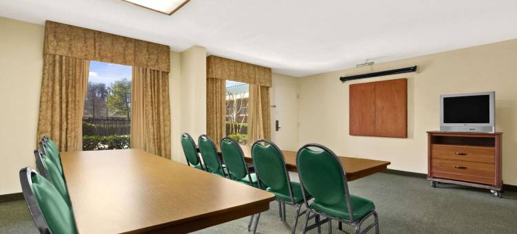 格林斯伯勒豪生酒店-近体育馆(Howard Johnson by Wyndham Greensboro Near the Coliseum)图片