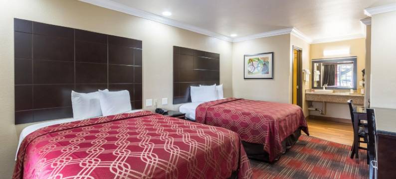 埃斯孔迪多市中心套房及伊克诺旅馆(Econo Lodge Inn & Suites Escondido Downtown)图片