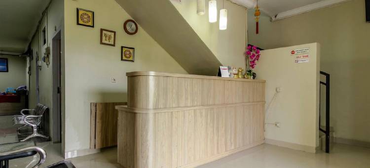 红多兹Plus酒店-近力宝西卡朗购物中心(RedDoorz Plus Near Lippo Cikarang Mall)图片