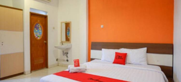 红多兹普拉斯酒店-近奇普特拉购物中心新邦利马2号(RedDoorz Plus Near Ciputra Mall Simpang Lima 2)图片