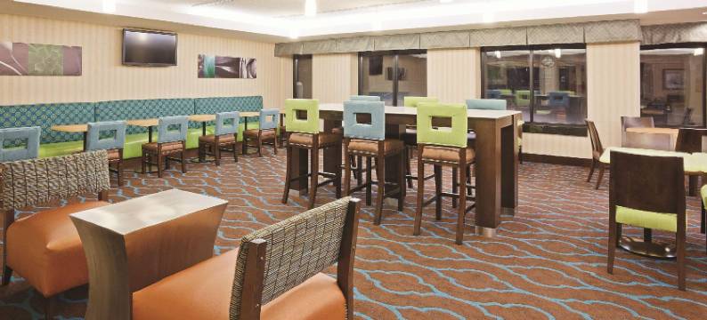 明尼阿波利斯明尼通卡拉昆塔温德姆套房酒店(La Quinta Inn & Suites by Wyndham Minneapolis-Minnetonka)图片