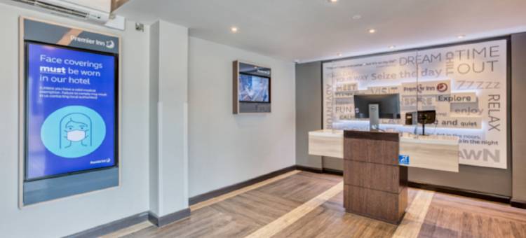 东哈洛教堂兰利普瑞米尔酒店(Premier Inn Harlow East (Church Langley))图片