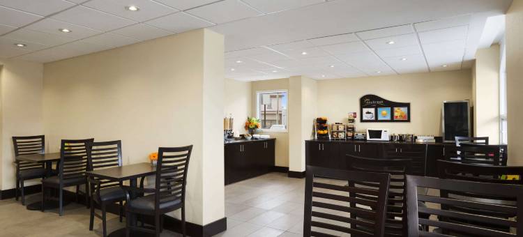 北海湾市中心戴斯套房酒店(Days Inn & Suites by Wyndham North Bay Downtown)图片