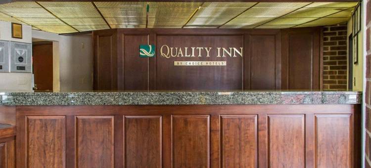 芝加哥绍姆堡品质酒店-靠近购物中心(Quality Inn Schaumburg - Chicago Near the Mall)图片