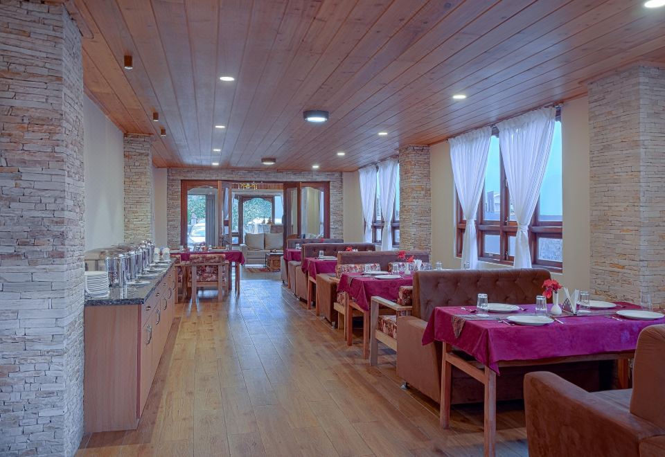 Amani Pelling Hotel Overview