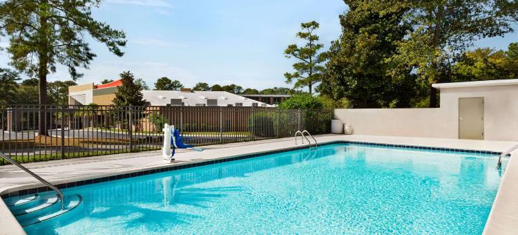 哥伦比亚东北/杰克森堡拉昆塔温德姆酒店(La Quinta Inn by Wyndham Columbia NE / Fort Jackson)图片
