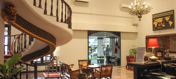 谏义里自由酒店(Hotel Merdeka Kediri)图片