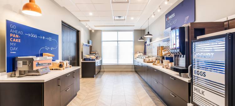 多伦多机场南洲际智选假日套房酒店(Holiday Inn Express & Suites Toronto Airport South)图片