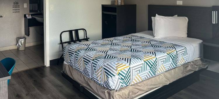 奥兰多6号基西米正门东汽车旅馆(Motel 6 Kissimmee, FL - Orlando)图片