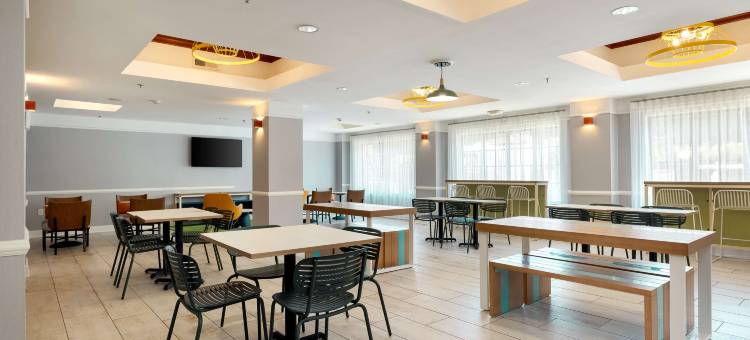 萨凡纳机场福朋喜来登酒店(Spark by Hilton Savannah Airport)图片