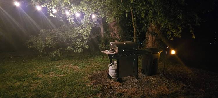 Sleep in a tipi!  Rent a tipi or rent the entire village! Weddings packages!图片