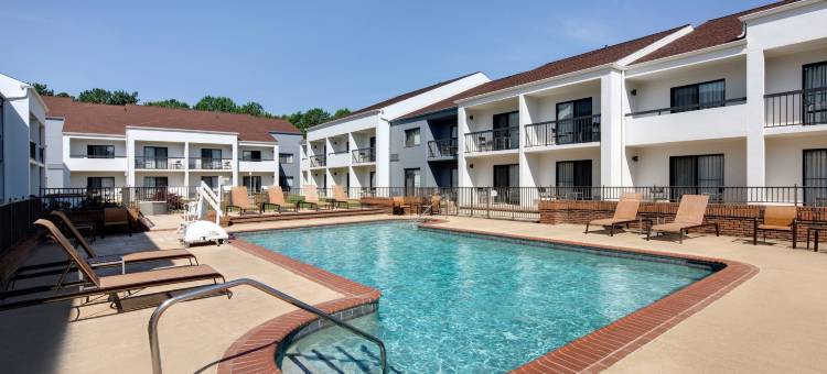 亚特兰大诺克罗斯/桃树角万怡酒店(Courtyard Atlanta Norcross/Peachtree Corners)图片