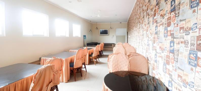 红多兹高级酒店-加兰瑞丹因坦(RedDoorz Plus @ Jalan Raden Intan Lampung)图片