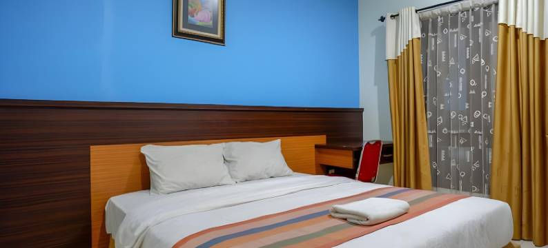 Pineapple Mansion Solo Mitra RedDoorz Near RS Jih Solo图片