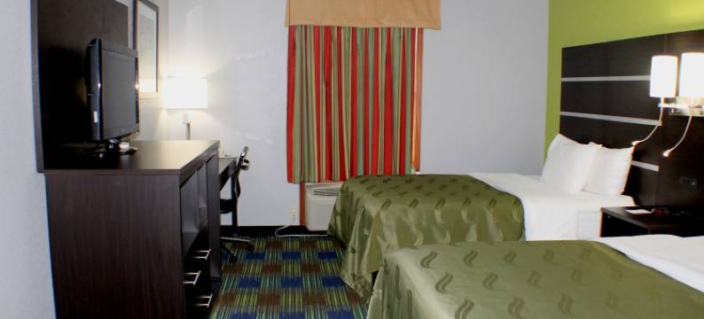 西贝德福德凯艺套房酒店(Quality Inn & Suites Bedford West)图片