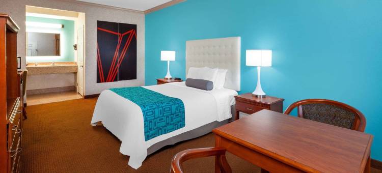 皮科里韦拉豪生套房酒店(Howard Johnson Hotel & Suites by Wyndham Pico Rivera)图片