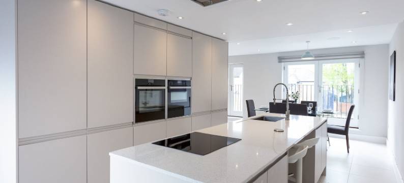 温莎市中心无暇镇房(Immaculate Central Windsor Town House with Parking)图片