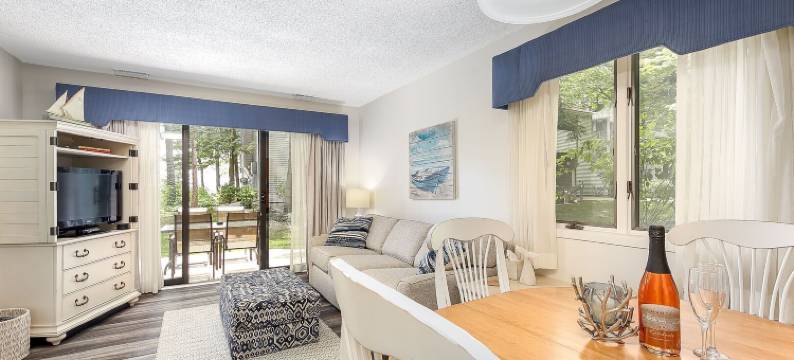 岸边湖畔公寓5682单元(The Shores Lakeside Condo Unit 5682)图片