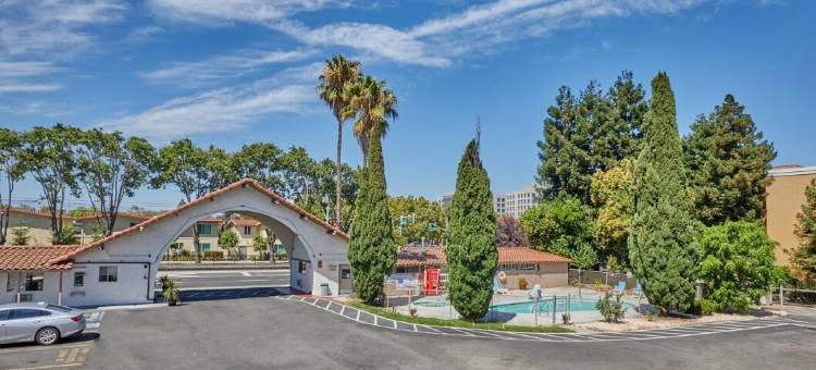 圣何塞机场速 8 酒店(Super 8 by Wyndham San Jose Airport)图片