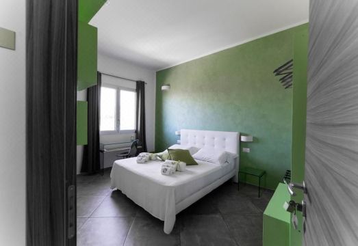 5 Elementi Hotel Overview