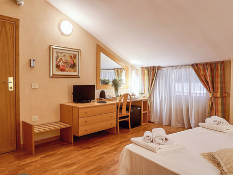 卡米利亚泰洛酒店