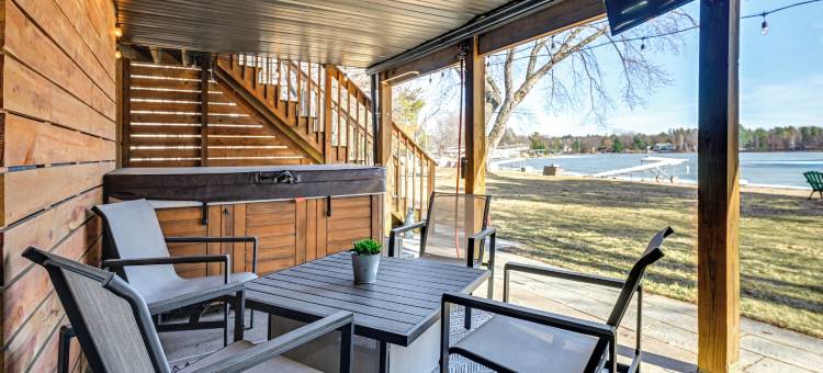 船坞、热水浴缸和甲板：尼库萨湖畔之家(Boat Dock, Hot Tub & Deck: Lakefront Nekoosa Home!)图片