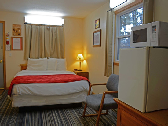 小江旅馆汽车旅馆