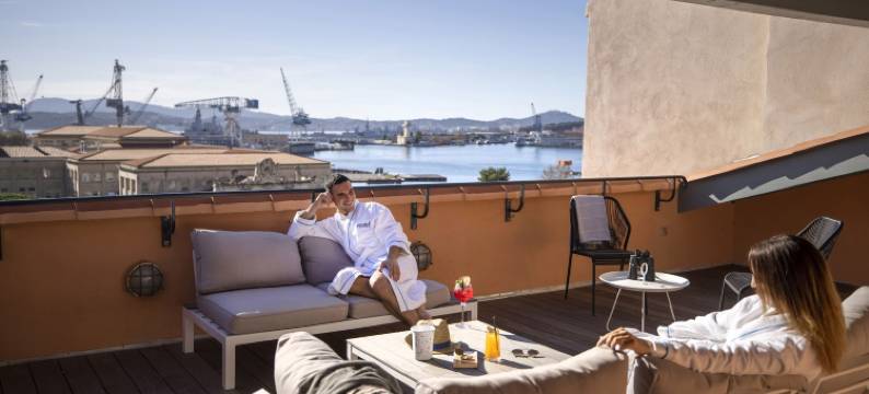 土伦港欧特尔酒店(L'Eautel Toulon Centre Port)图片