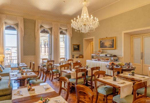 Hotel PendiniHotel Overview