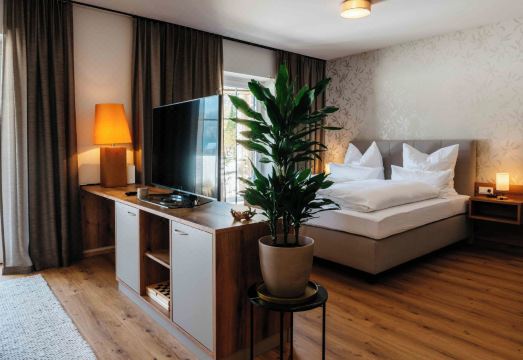 THE SINGULAR Hotel Overview